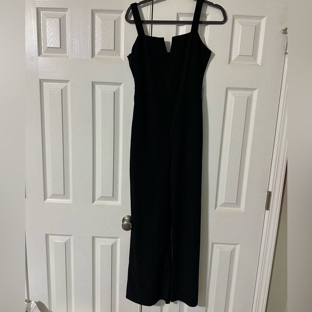 Women’s Black Sleeveless pantsuit size L but fits like a medium NWT